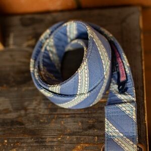 Vineyard Vines Blue and White Patterned D Ring Belt